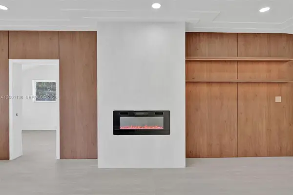 633 NE 70th St, Miami, FL 33138