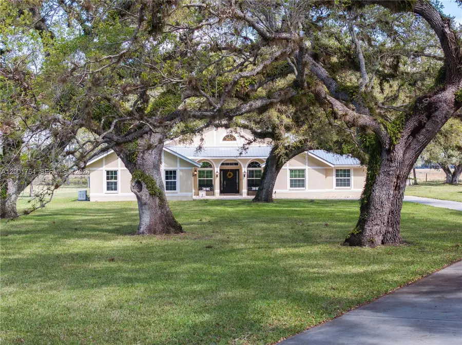 1132 Riverbend Dr, Labelle, FL 33935 - #2