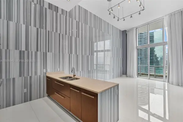 475 Brickell Ave #2812, Miami, FL 33131