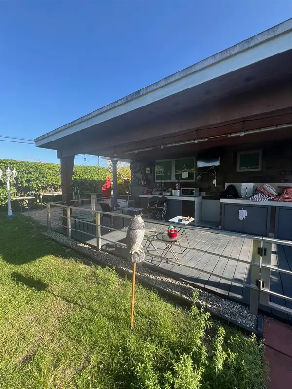 6900 SW 22nd St, Miami, FL 33155