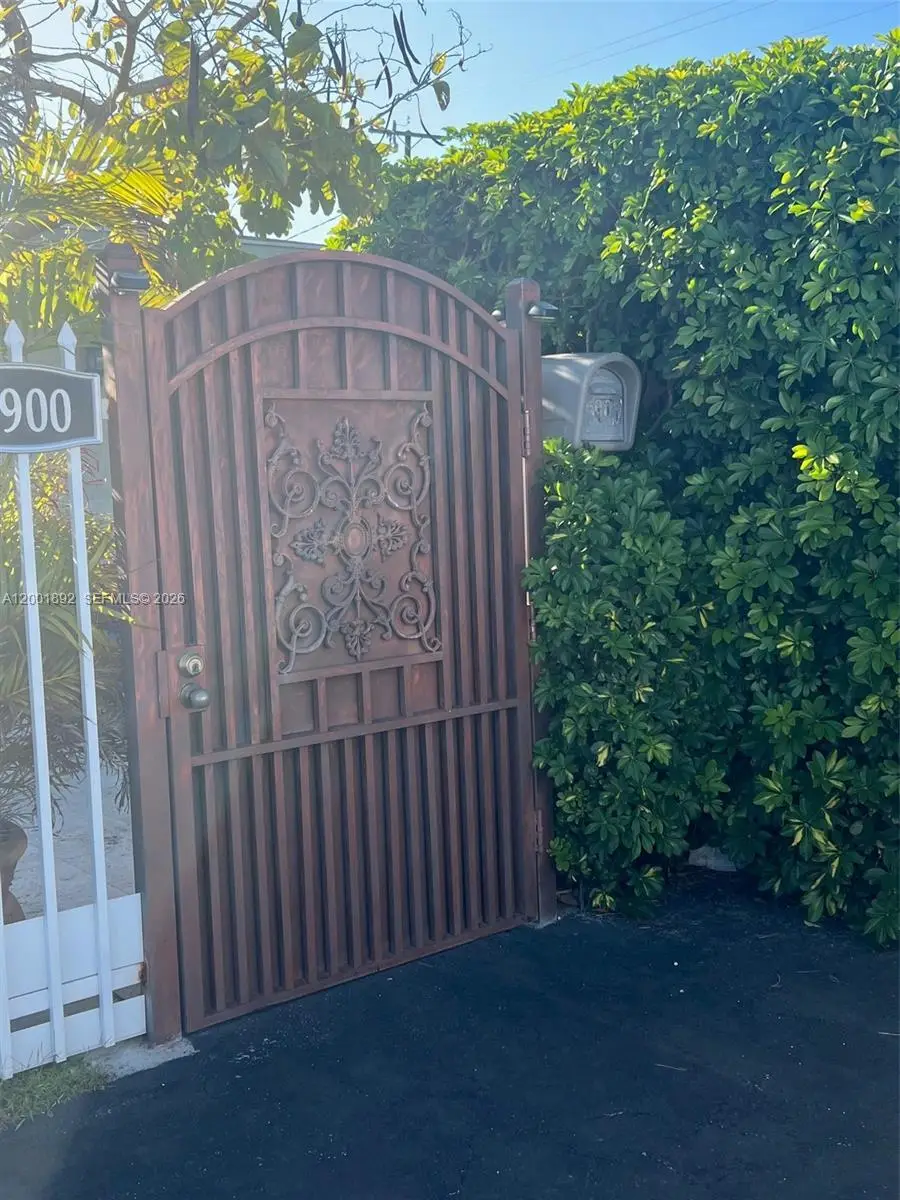 6900 SW 22nd St, Miami, FL 33155 - #2