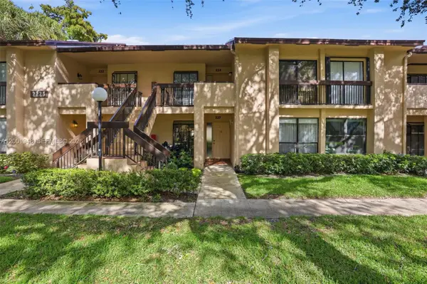 2225 SW 15th St #223, Deerfield Beach, FL 33442