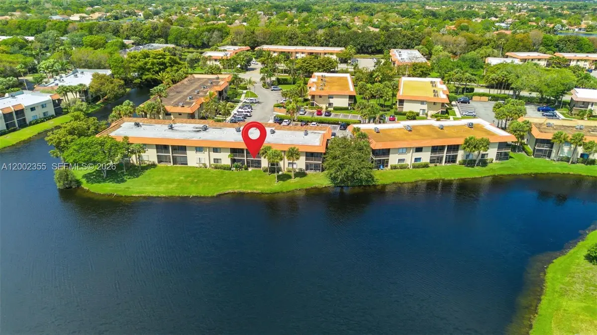 390 Lakeview Dr #102, Weston, FL 33326 - #1