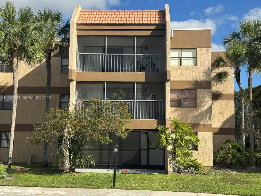 240 Lakeview Dr #112, Weston, FL 33326 - #2