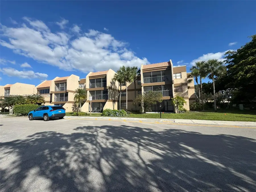240 Lakeview Dr #112, Weston, FL 33326 - #3
