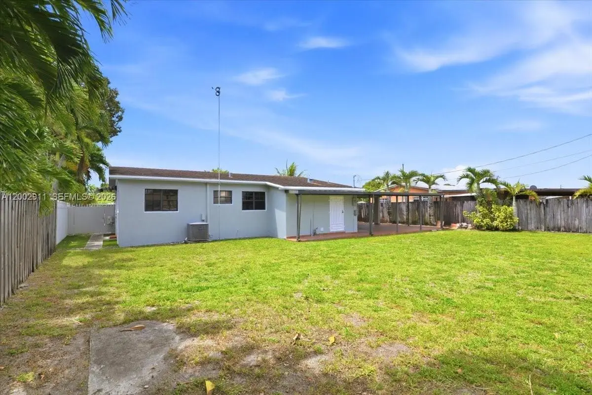 687 W 39th Pl, Hialeah, FL 33012 - #1