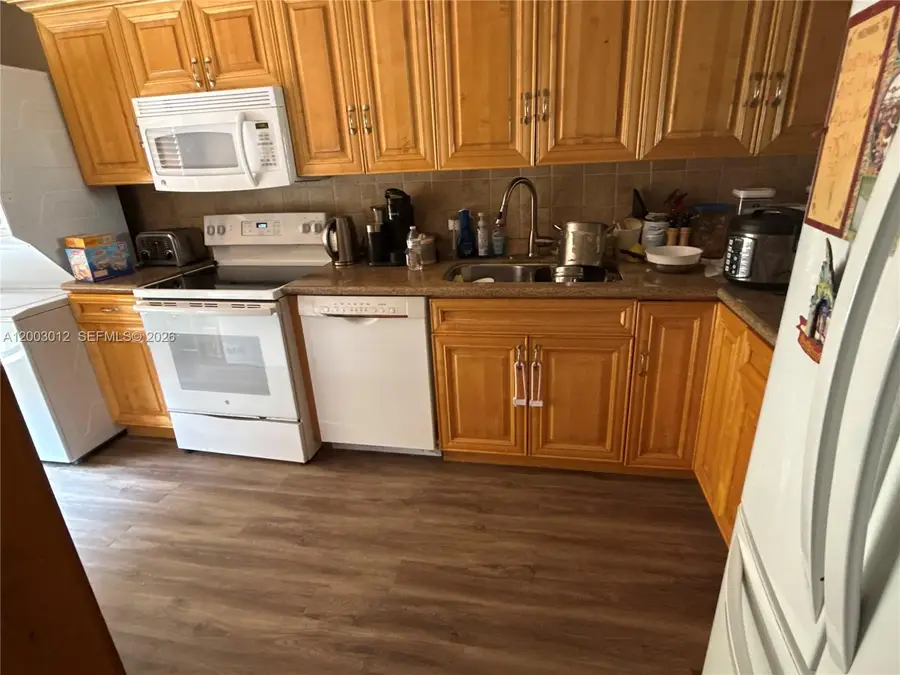 9955 NW 10th St #24, Pembroke Pines, FL 33024 - #2