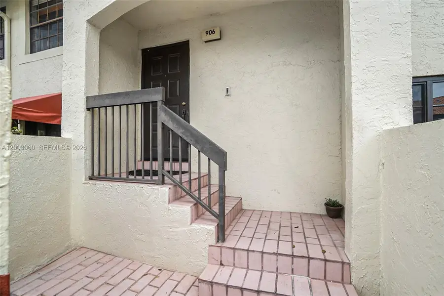 906 Republic Ct, Deerfield Beach, FL 33442 - #2