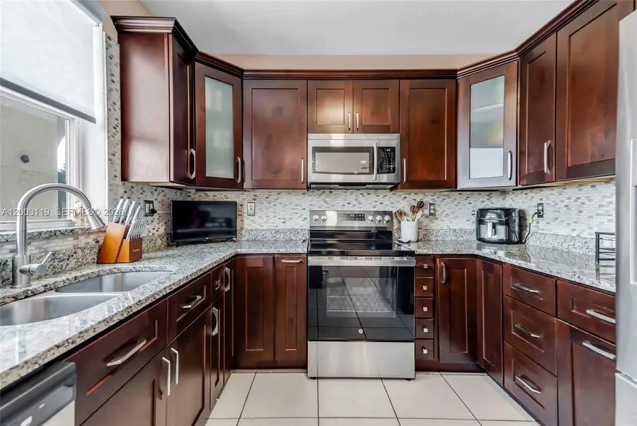 846 NW 135th Ter, Pembroke Pines, FL 33028 - #2