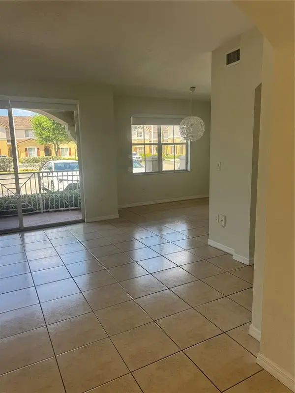 8826 W Flagler St #102, Miami, FL 33174