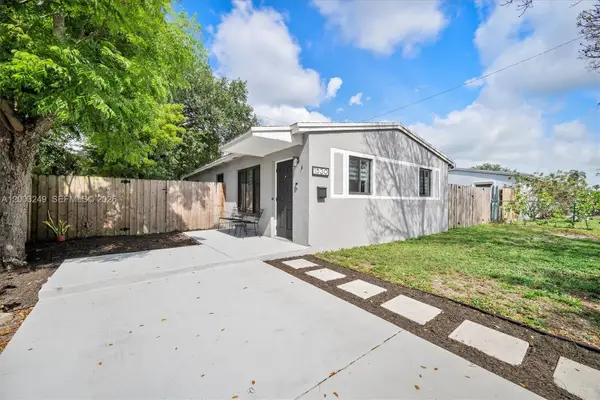 1530 N 69th Way, Hollywood, FL 33024