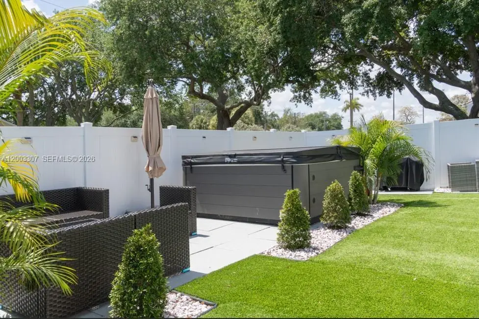 31 E Bentwater Cir, Boynton Beach, FL 33426 - #1