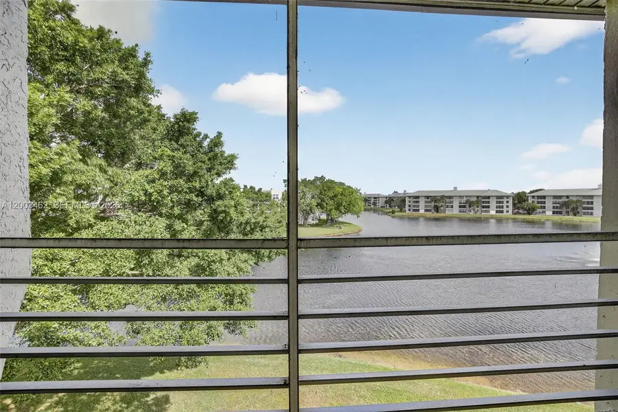 9235 Lagoon Pl #404, Davie, FL 33324 - #2