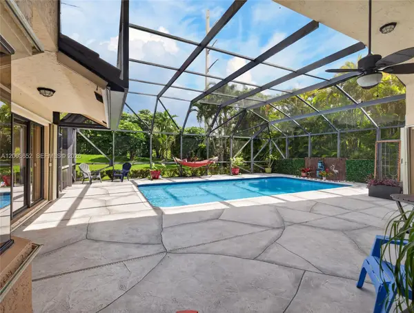 1025 Creekford Dr, Weston, FL 33326