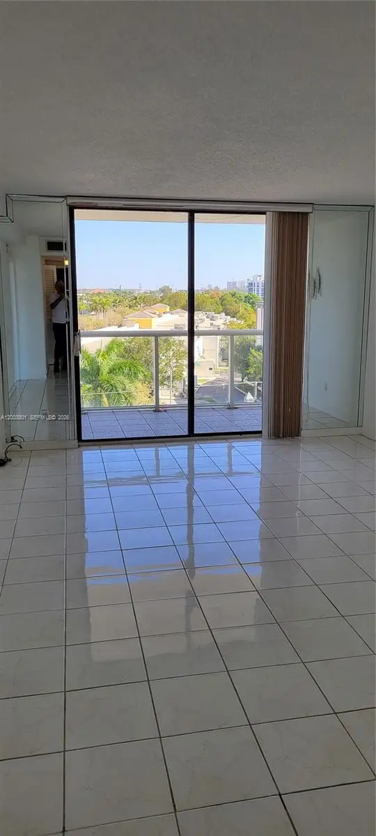 13499 Biscayne Blvd #511, North Miami, FL 33181
