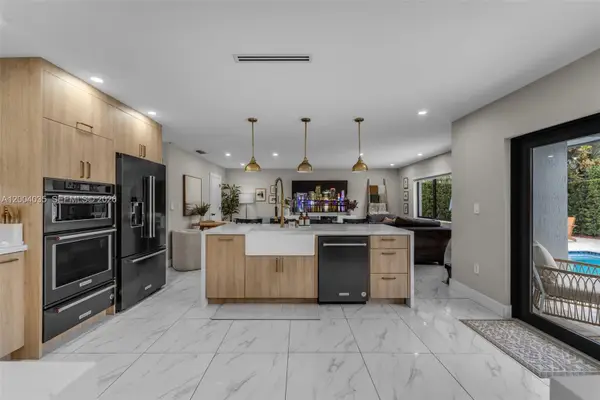 15465 SW 114 St, Miami, FL 33196