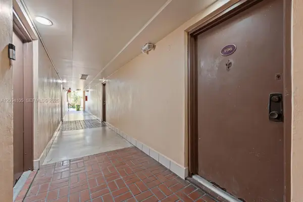 9440 W Flagler St #106, Miami, FL 33174