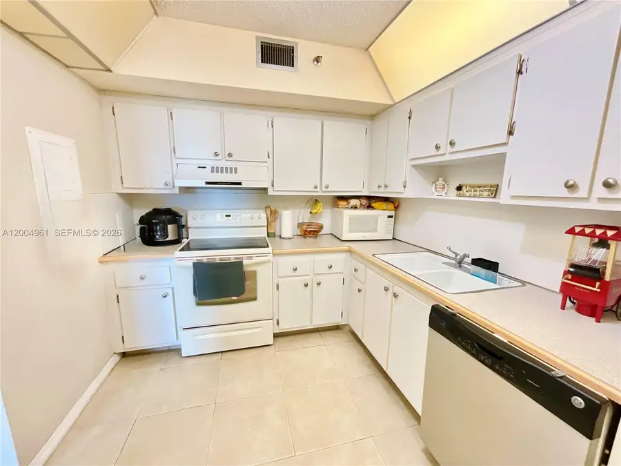 919 Hillcrest Dr #504, Hollywood, FL 33021 - #3