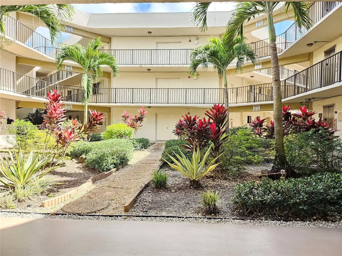8005 SW 107th Ave #305, Miami, FL 33173 - #1