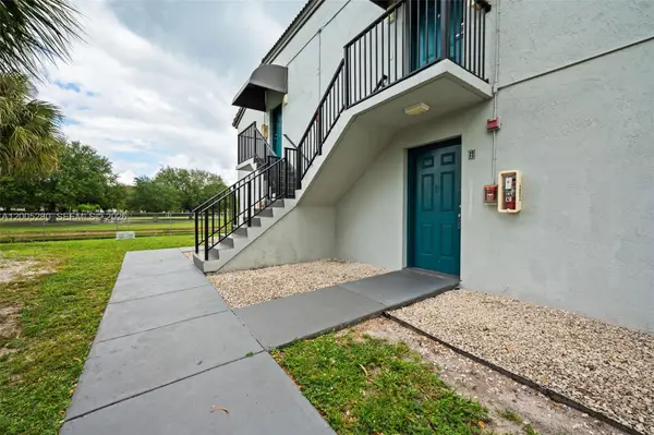 7195 NW 179th St #106, Hialeah, FL 33015