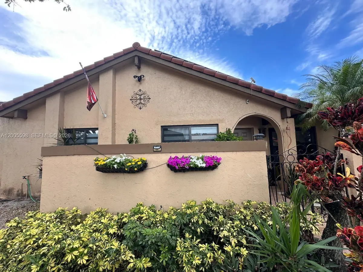 6633 NW 178th Ter, Hialeah, FL 33015 - #1