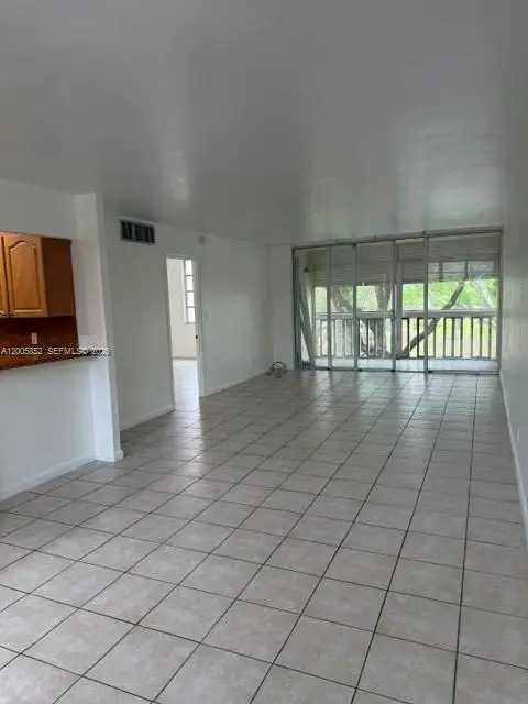7031 Environ Blvd #221, Lauderhill, FL 33319