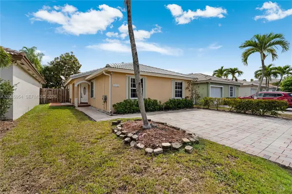 10523 SW 161st Pl, Miami, FL 33196