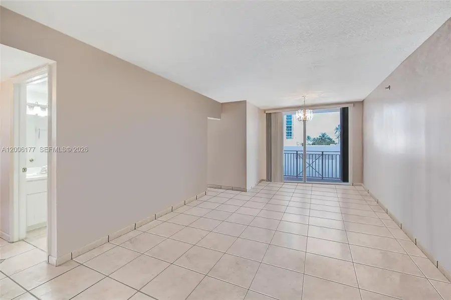 2642 Collins Ave #306, Miami Beach, FL 33140 - #3