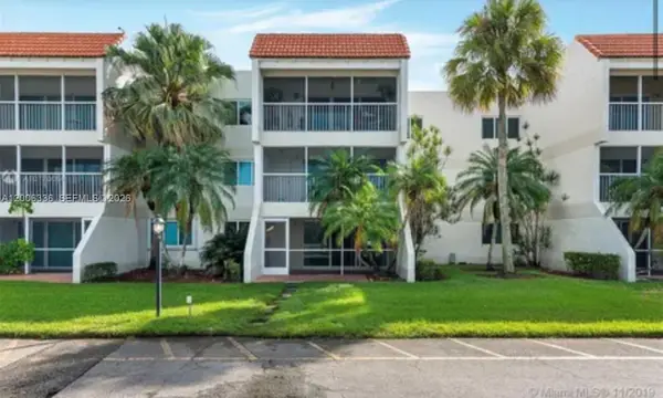 100 Lakeview Dr #112, Weston, FL 33326