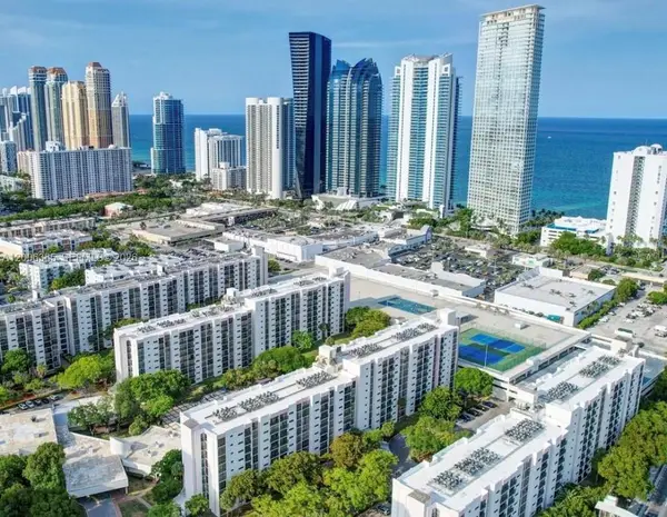 16909 N Bay Rd, Sunny Isles Beach, FL 33160