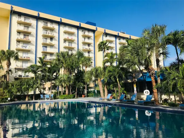 4550 NW 9th St #305E, Miami, FL 33126