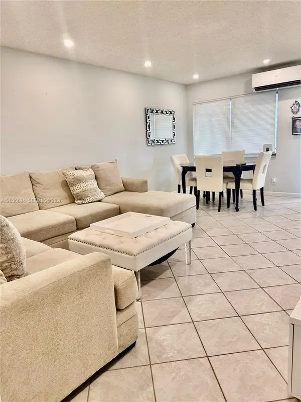 800 SW 11th Ave #19A, Hallandale Beach, FL 33009
