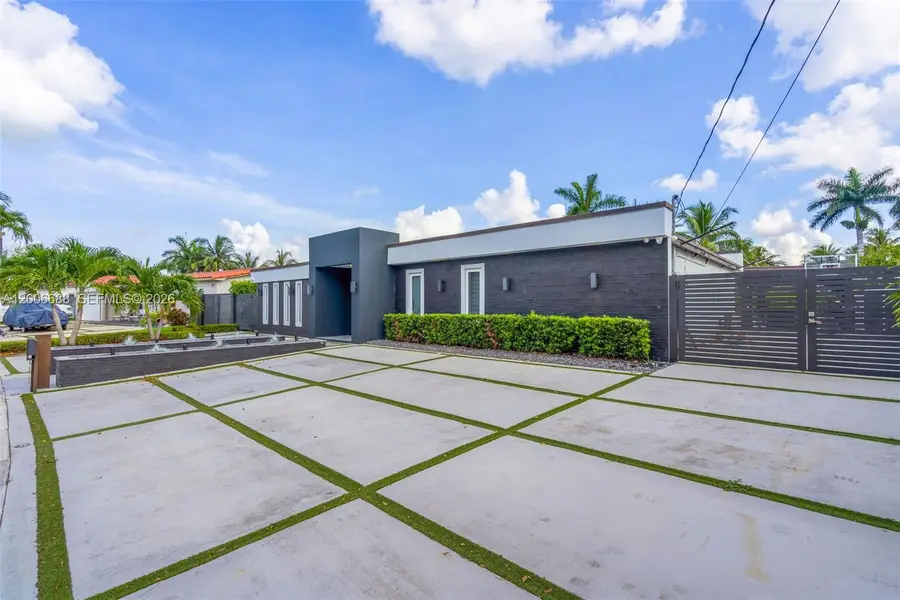 8241 NW 182nd St, Hialeah, FL 33015 - #3