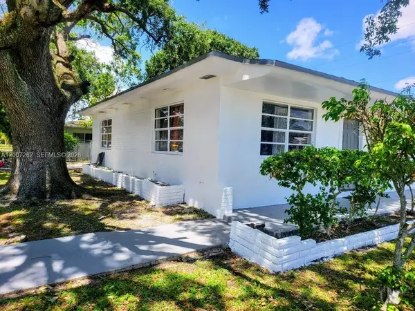 2099 NE 172 St, North Miami Beach, FL 33162