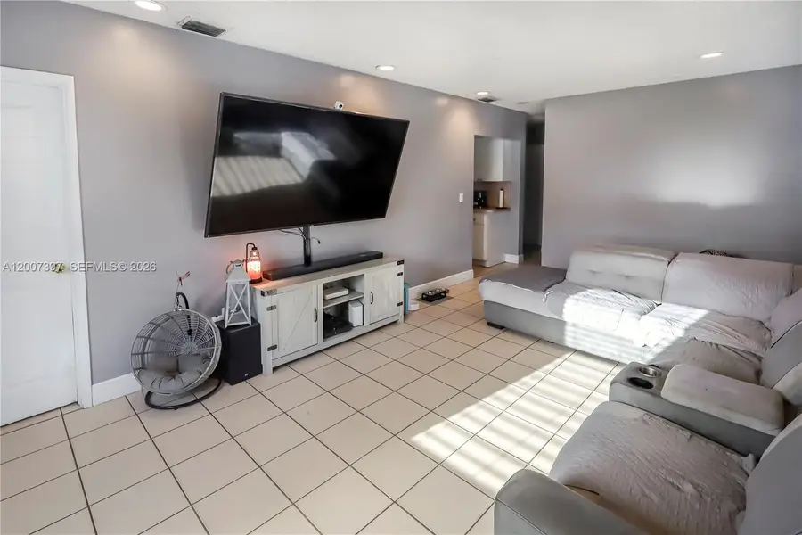 571 E 60th St, Hialeah, FL 33013 - #2