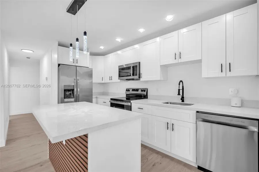 2572 NW 20th St, Fort Lauderdale, FL 33311 - #2