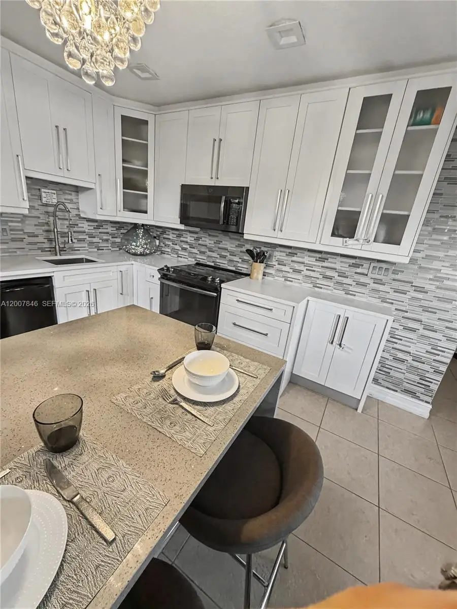 1423 Holly Heights Dr #11, Fort Lauderdale, FL 33304 - #3