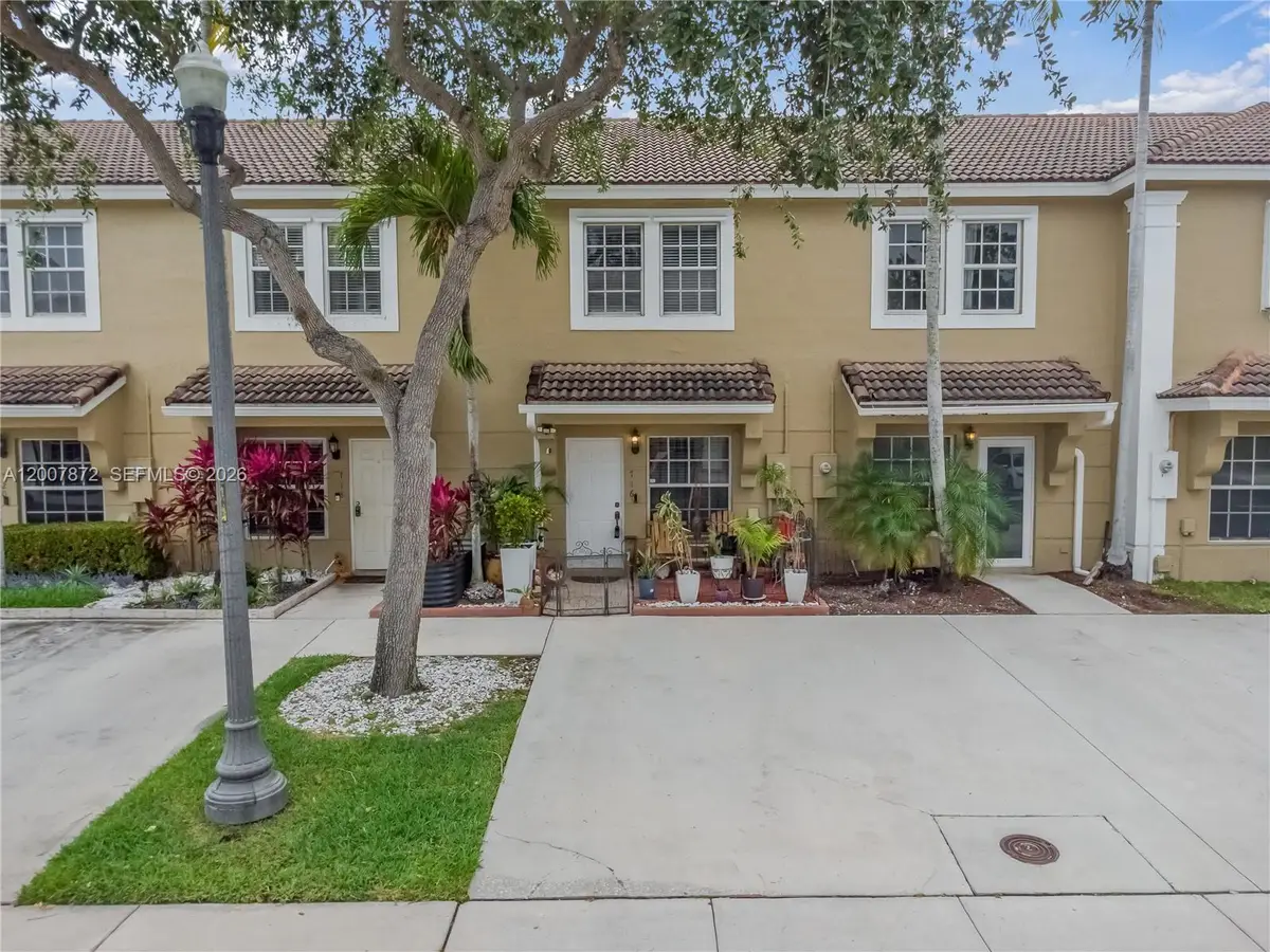 716 SW 122nd Ave, Pembroke Pines, FL 33025 - #1