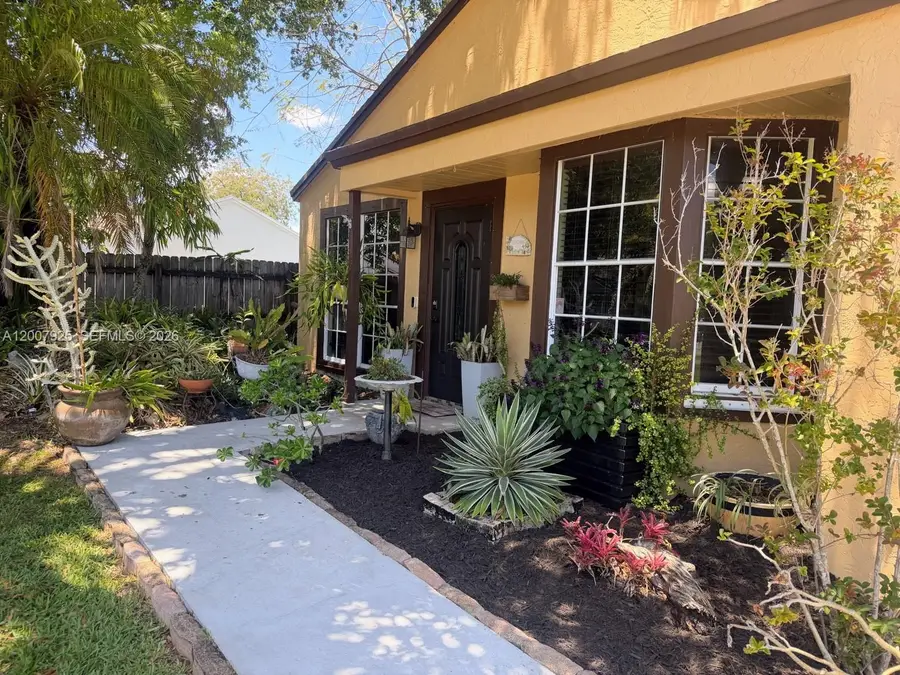 13541 SW 10th Pl, Davie, FL 33325 - #2