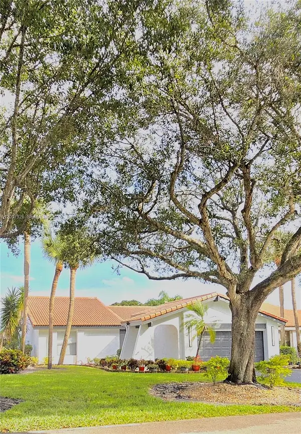 5551 Lakeview Mews Dr, Boynton Beach, FL 33437