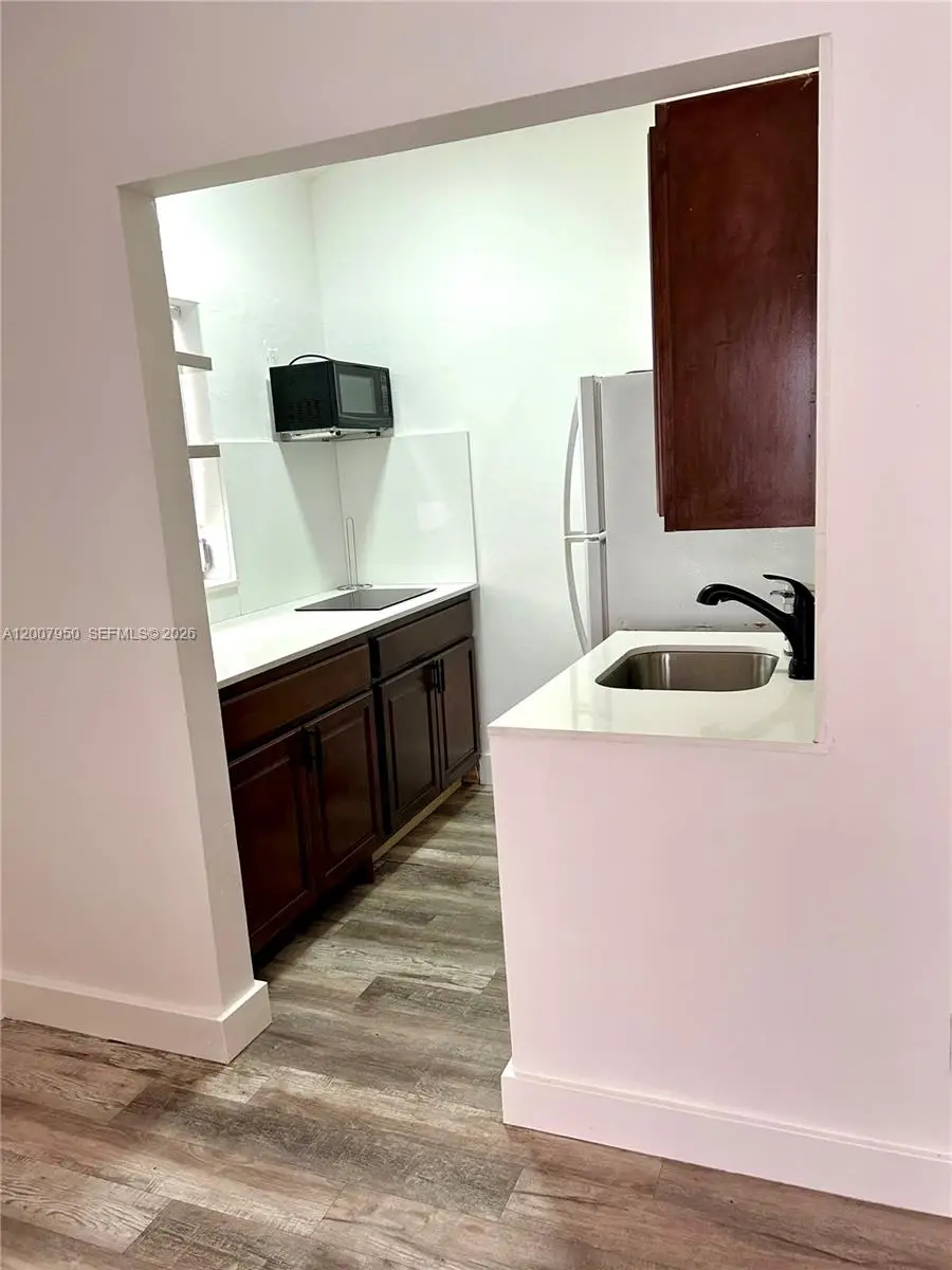 215 30th St #17, Miami Beach, FL 33140 - #3