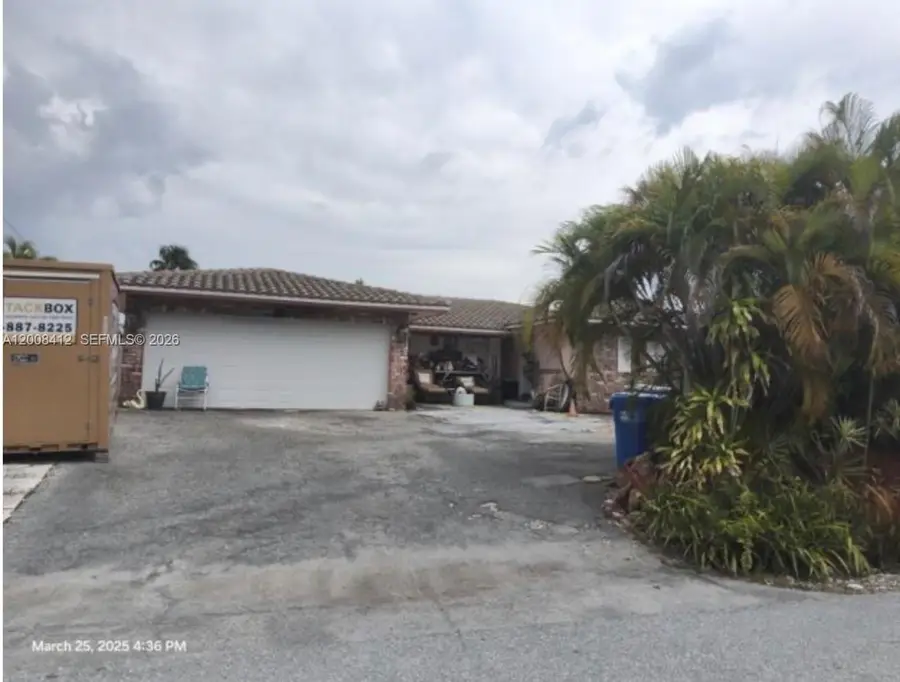 933 SE 10th Ct, Pompano Beach, FL 33060 - #2