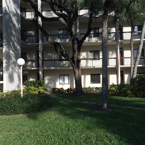 3050 Presidential Way #101, West Palm Beach, FL 33401