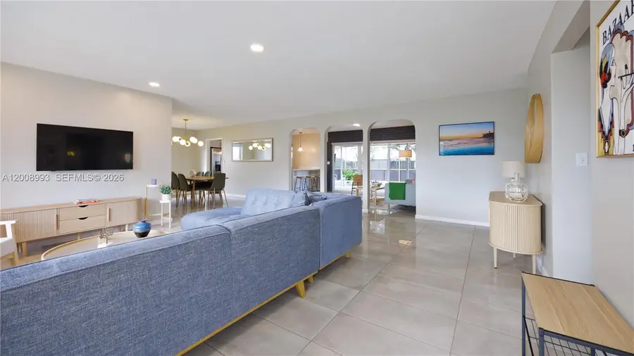 609 S Crescent Dr, Hollywood, FL 33021 - #3