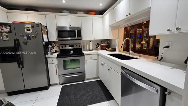 1101 Colony Point Cir #218, Pembroke Pines, FL 33026