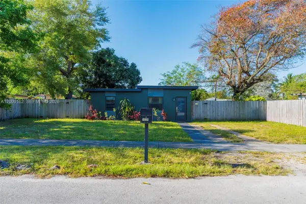 1030 NW 141st St, Miami, FL 33168