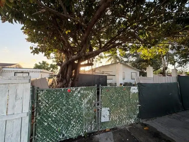 890 E 52nd St, Hialeah, FL 33013 - #1