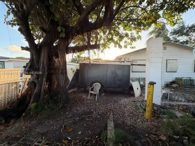 890 E 52nd St, Hialeah, FL 33013 - #2