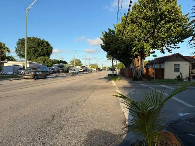 890 E 52nd St, Hialeah, FL 33013 - #3