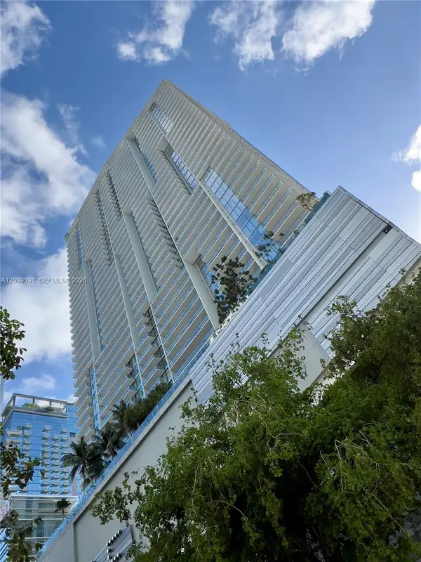 68 SE 6th St #3611, Miami, FL 33131